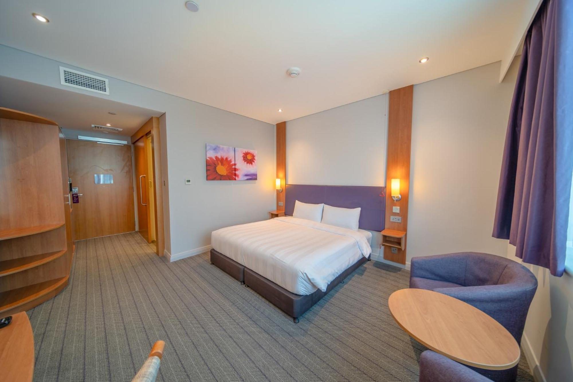 Premier Inn Abu Dhabi Airport Business Park Exterior foto