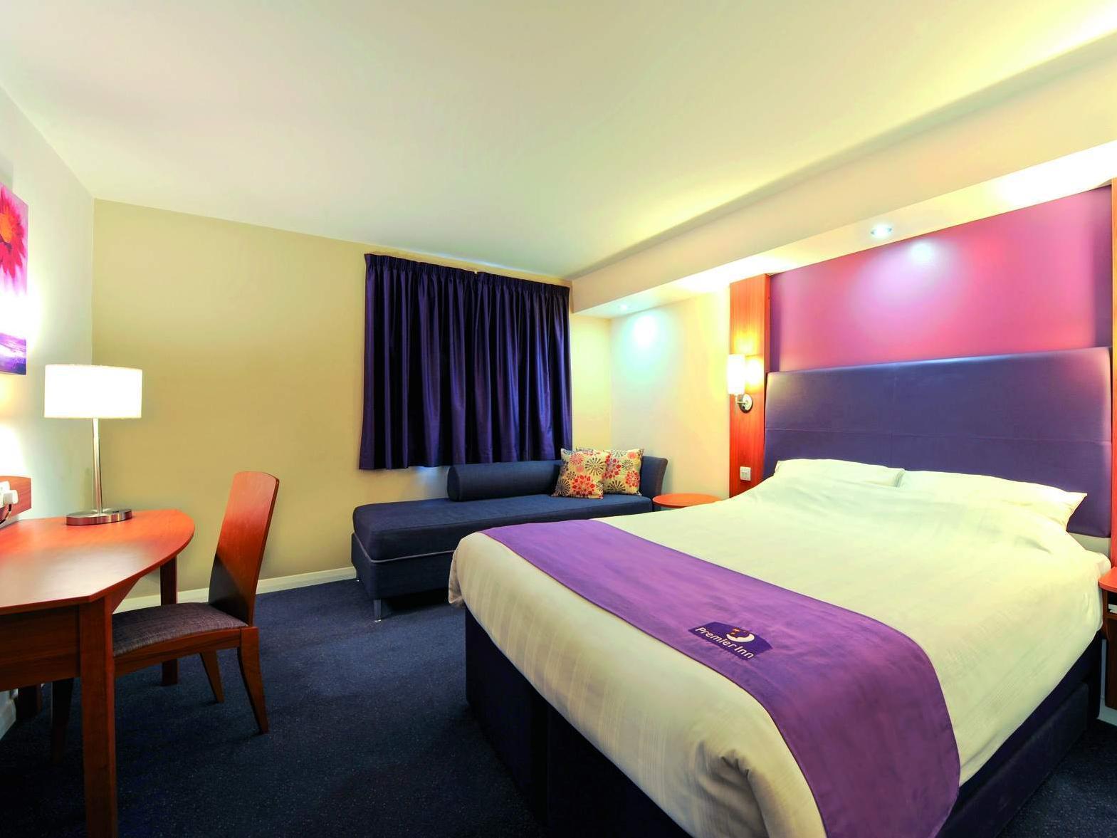 Premier Inn Abu Dhabi Airport Business Park Exterior foto