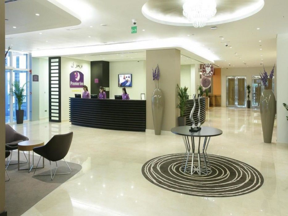Premier Inn Abu Dhabi Airport Business Park Exterior foto