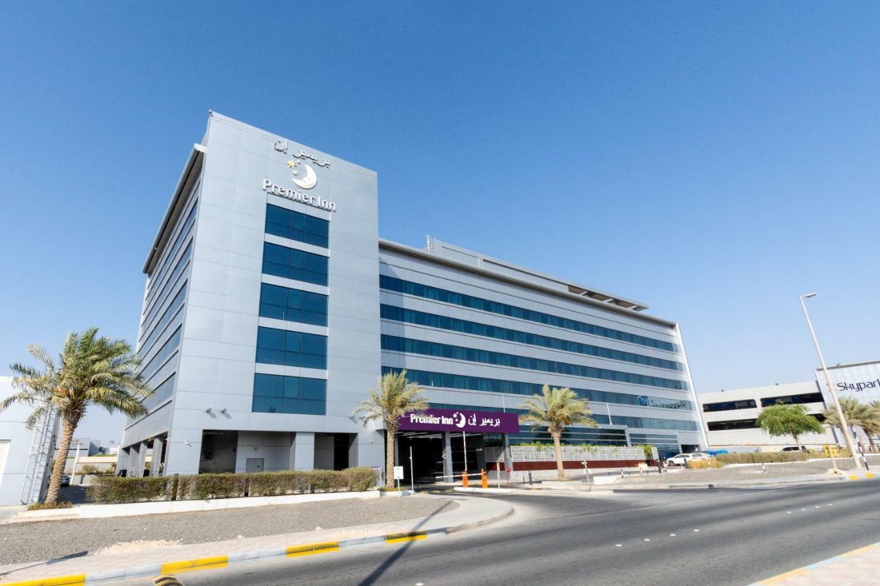 Premier Inn Abu Dhabi Airport Business Park Exterior foto